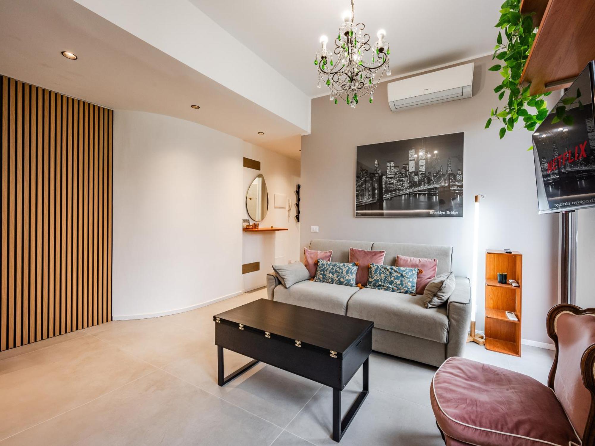 Charming Modern Near The Heart Of