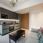 Charming Modern Apartment Near The Heart Of Milan