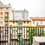 Charming Modern Apartment Near The Heart Of Milan